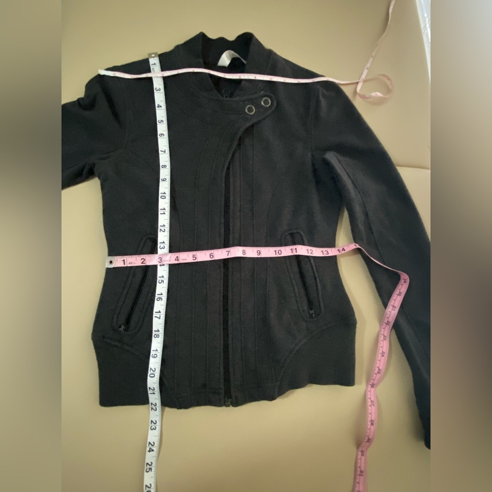 Lululemon jacket - Picture 5 of 8